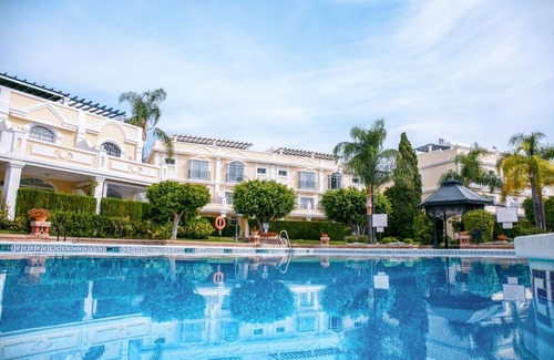 Marbella House | 2 BR Townhouse in Aloha Gardens walking distance to Restaurants, Bars and Shops 23