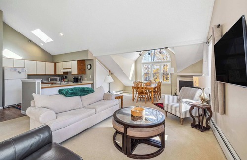 Ludlow Apartment | 2-BR Winterplace Ski-In/Ski-Out Okemo Escape