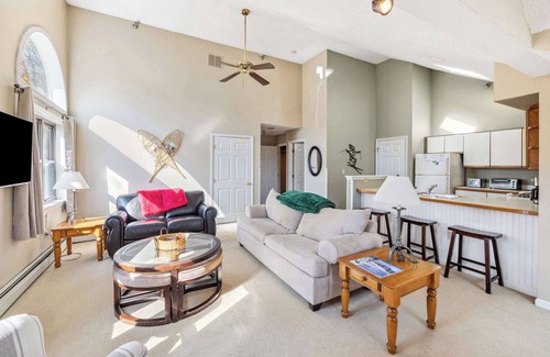 Ludlow Apartment | 2-BR Winterplace Ski-In/Ski-Out Okemo Escape