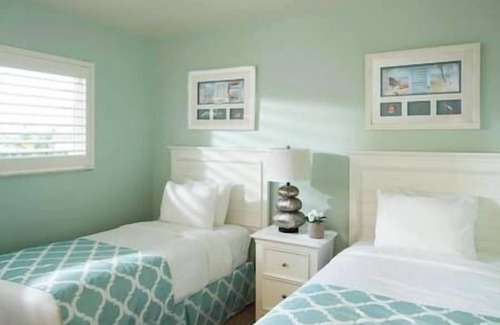 Marco Island Hotel | 2 Charter Club Marco Island Beachfront Resort