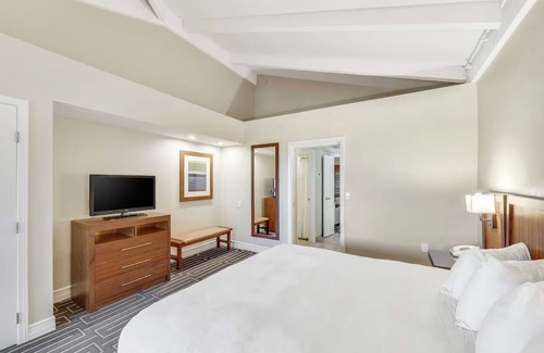 North Mountain Hotel | 2 Comfortable Resort Rooms in Mountain Resort w/Seven Pools & Water Slide