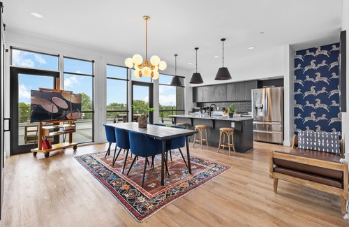 Melrose Condo | 2 Condos- 8 Min to Broadway-Rooftop Views-5 King