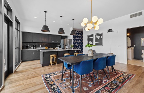 Melrose Condo | 2 Condos- 8 Min to Broadway-Rooftop Views-5 King