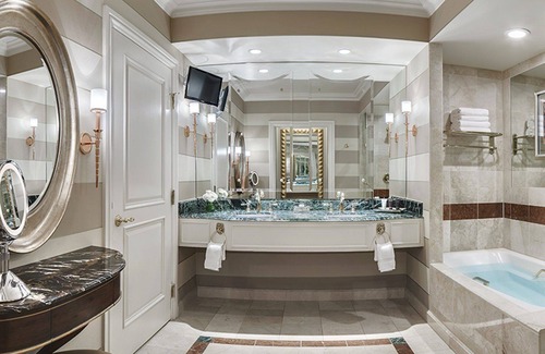 Las Vegas Hotel | 2 Connecting Suites at a 5⭐️ Hotel