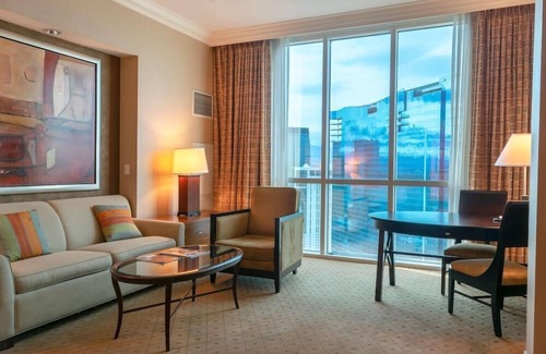 Las Vegas Apartment | 2 Connecting Suites at a 4.5⭐️ Hotel