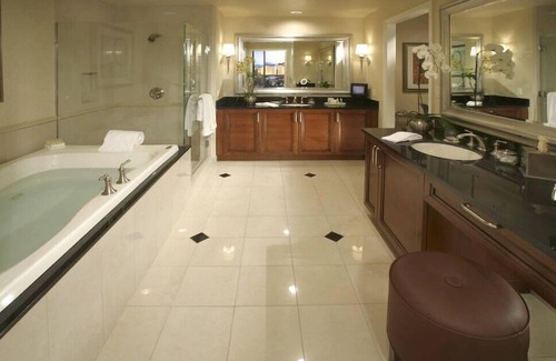 Las Vegas Apartment | 2 Connecting Suites at a 4.5⭐️ Hotel
