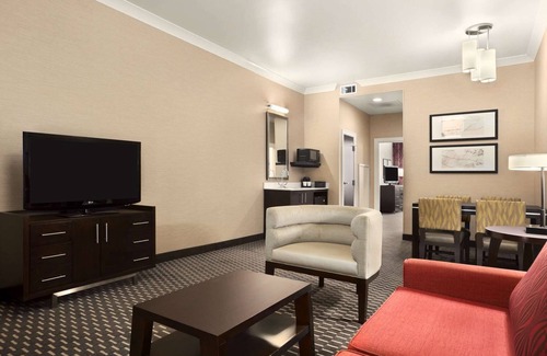 Downtown St. Louis House | 2 Connecting Suites at a 4⭐️ Hotel