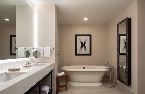 Lost Pines Hotel | 2 Connecting Suites at a 4⭐️ Hotel