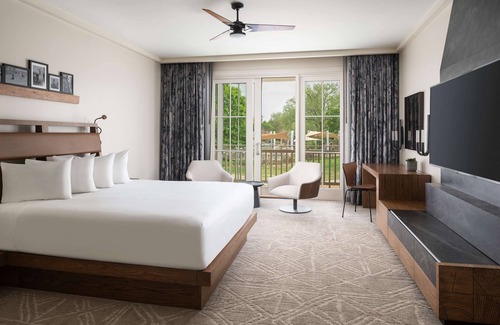 Lost Pines Hotel | 2 Connecting Suites at a 4⭐️ Hotel