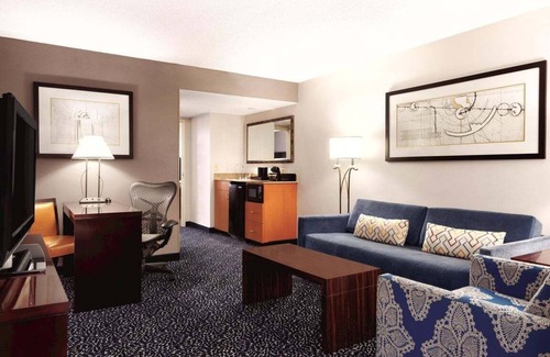 Lyndon Hotel | 2 Connecting Suites at a Hotel