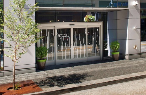 Downtown Pittsburgh Hotel | 2 Connecting Suites at a Hotel