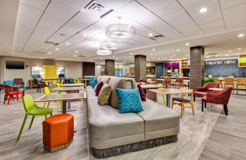 Wilmington Hotel | 2 Convenient Units! Outdoor Pool, Pets Allowed, FREE Breakfast and Parking!
