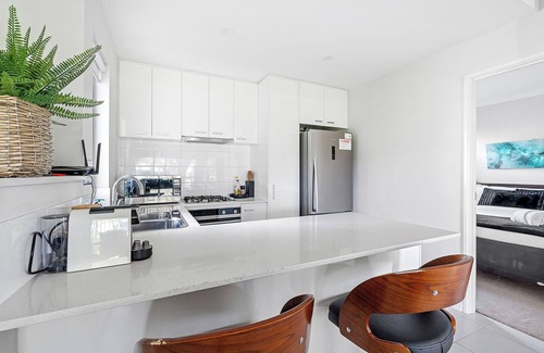 Cloverdale Apartment | 2 Conveniently Quiet Cloverdale 2BR 2BA Parking