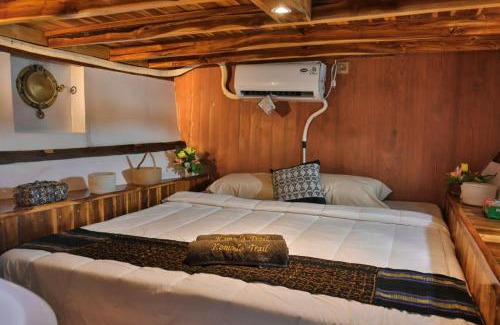 Labuan Bajo Boat Rental | 2 Days Private Charter Boat best komodo tour