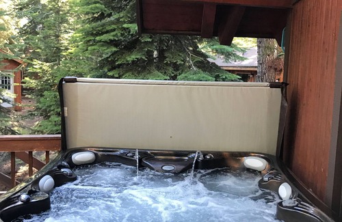 Truckee House | 2 family +; dog friendly retreat; HOT TUB; 4bed, 2 bath; well stocked kitchen.
