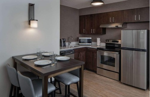 Fairfax Hotel | 2 Family-friendly Units w/Kitchenettes, Free Grab & Go Breakfast, Pet-friendly!