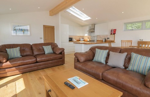 Dobwalls Cottage | 2 FARAWAY FIELDS, family friendly, luxury holiday cottage in Dobwalls