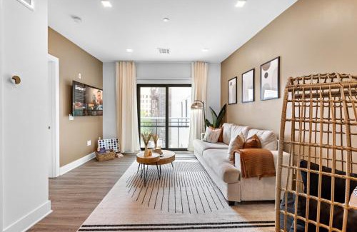 Central Business District Apartment | 2 Free Parking, Gym, Pool Table, NYC 30min, EWR 10min