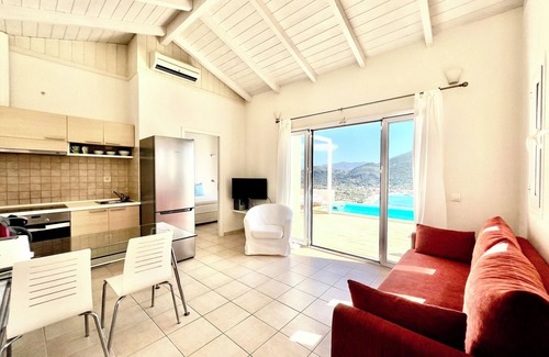 Vassiliki Villa | 2* Get a 10%-25% discount ,Seafront lovely villa with private pool.