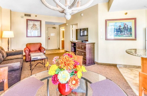 Las Vegas House | 2 Great Spaces w/Kitchen Right on the Strip! Near High Roller