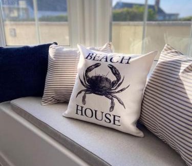 Aberporth House | 2 Headland Place Aberporth (Beautiful sea views, 1 min walk to beach)
