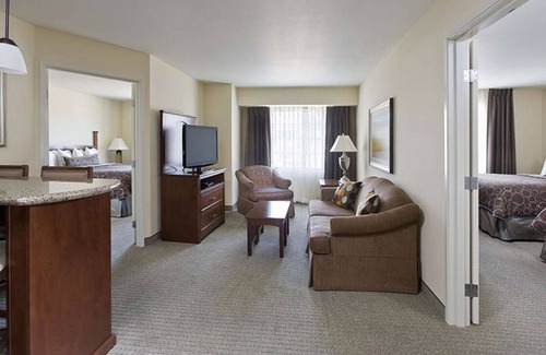 Las Colinas Hotel | 2 Home-like Suites w/Full Kitchen! Free Parking! Near Museum of Biblical Art!