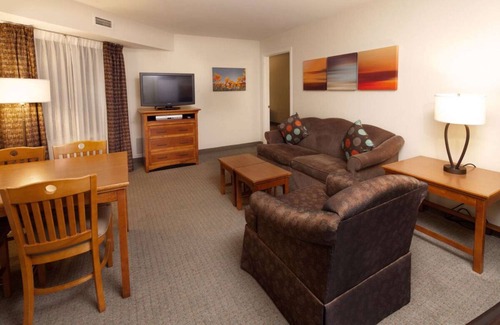 Las Colinas Hotel | 2 Home-like Suites w/Full Kitchen! Free Parking! Near Museum of Biblical Art!