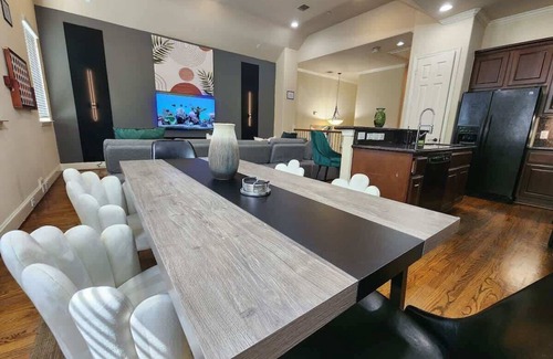 Houston House | 2 Homes for 1 | Galleria | Private Pool Retreat