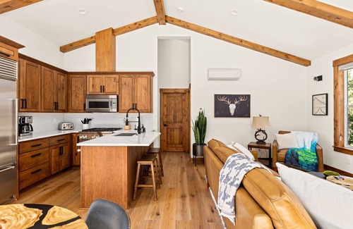 Government Camp House | 2 Homes Sleeps 22 Sauna Hot Tub Fire Pit