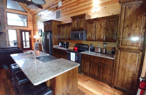 Broken Bow Cabin | 2 KING BEDROOM SUITES/ON A CREEK/CUL DE SAC/PET FRIENDLY/FIREPLACES/WIFI/DIRECTV