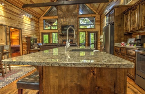 Broken Bow Cabin | 2 KING BEDROOM SUITES/ON A CREEK/CUL DE SAC/PET FRIENDLY/FIREPLACES/WIFI/DIRECTV