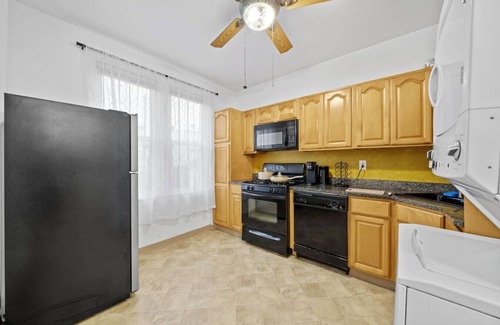 Constable Hook House | 2 King Beds! 1 min to NYC Train