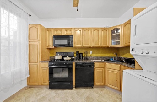 Constable Hook House | 2 King Beds! 1 min to NYC Train