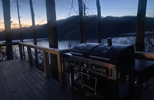 Topton House | 2 Lake Front Cabins 1 price Pet Friendly Cabins Game Room Hot Tub