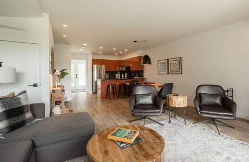 Mont-Tremblant House | 2-Level Home Tremblant Mountain View Fireplace