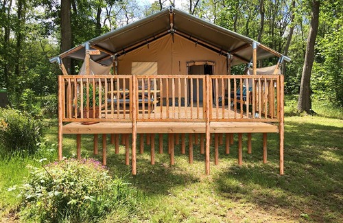 Sille-le-Philippe Cabin | 2 Lodge tents, "safari tent" inspiration, wood and canvas, side by side, 12 pers.