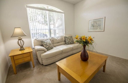 Esprit House | 2 Lounges – Pool – Lanai – 10 Mins to Disney – Esprit Community