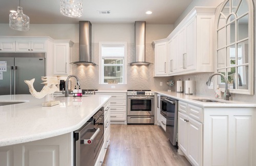 Hot Springs House | 2 Luxury Lakefront Homes, Private Pool, Hot Tub, Boat Dock, Putting Green, Views