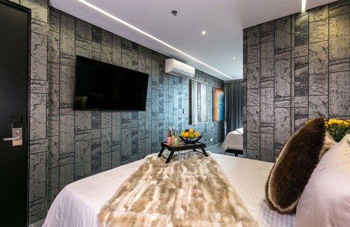El Poblado Hotel | 2 Luxury Rooms with Window