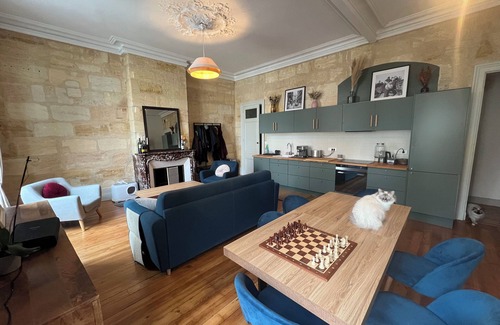 Chartrons Apartment | 2 master suites in renovated old apartment