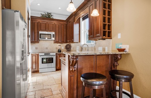Villages of Crystal Beach House | ⭐2 Master Suites-Walk 2 Crystal Beach-Lagoon Pool-Hot Tub-4BR Tahitian Paradise