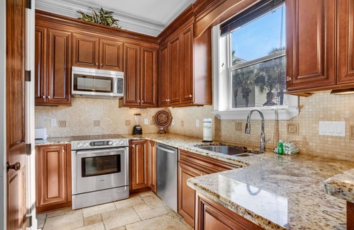 Villages of Crystal Beach House | ⭐2 Master Suites-Walk 2 Crystal Beach-Lagoon Pool-Hot Tub-4BR Tahitian Paradise