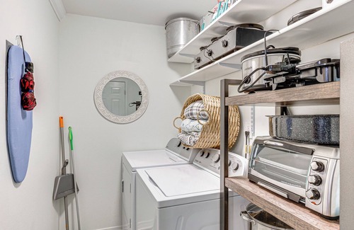 Daphne Cottage | 2 Mi to Bay + Beaches: Home w/ Gazebo in Daphne