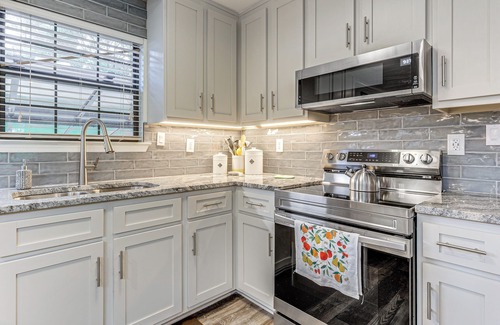 Daphne Cottage | 2 Mi to Bay + Beaches: Home w/ Gazebo in Daphne