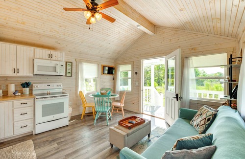 Carrabelle Cottage | 2 Mi to Carrabelle Beach: Home w/Yard & Porch
