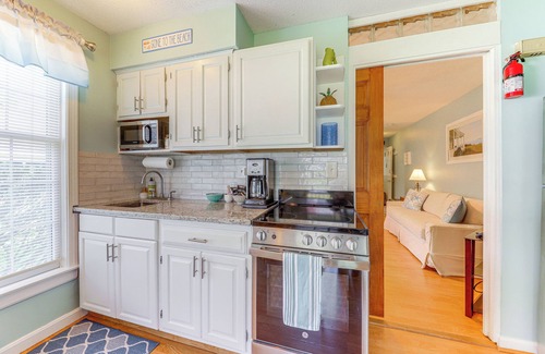 Wells Condo | 2 Mi to Drakes Island Beach: Condo w/Indoor Pool!