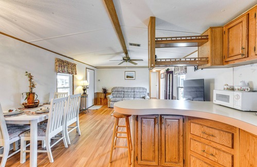 Ellenton Cottage | 2 Mi to Ellenton Outlets: Home w/Community Perks!