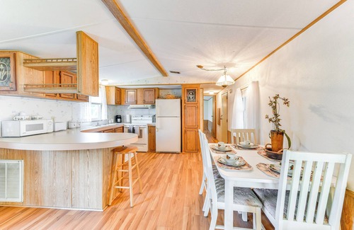 Ellenton Cottage | 2 Mi to Ellenton Outlets: Home w/Community Perks!
