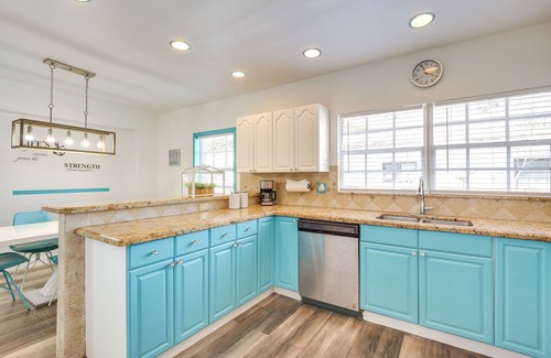 Royal Poinciana Cottage | 2 Mi to Hollywood Beach: Pet-Friendly Cottage
