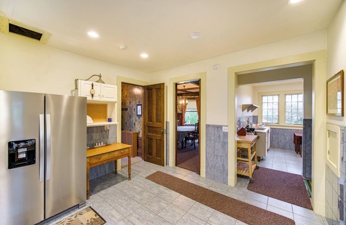 Erie House | 2 Mi to Lake Erie: Spacious Retreat Near Cafes!